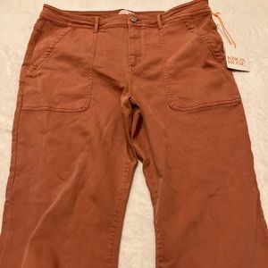 𝗞𝗻𝗼𝘅 𝗥𝗼𝘀𝗲 𝗕𝗿𝗼𝘄𝗻 𝗪𝗶𝗱𝗲 𝗟𝗲𝗴 𝗙𝗹𝗮𝗿𝗲𝗱 𝗝𝗲𝗮𝗻𝘀